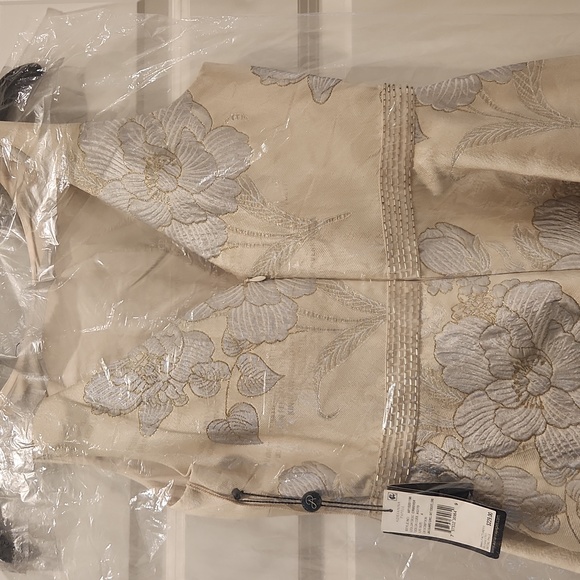 Dress - Picture 3 of 3